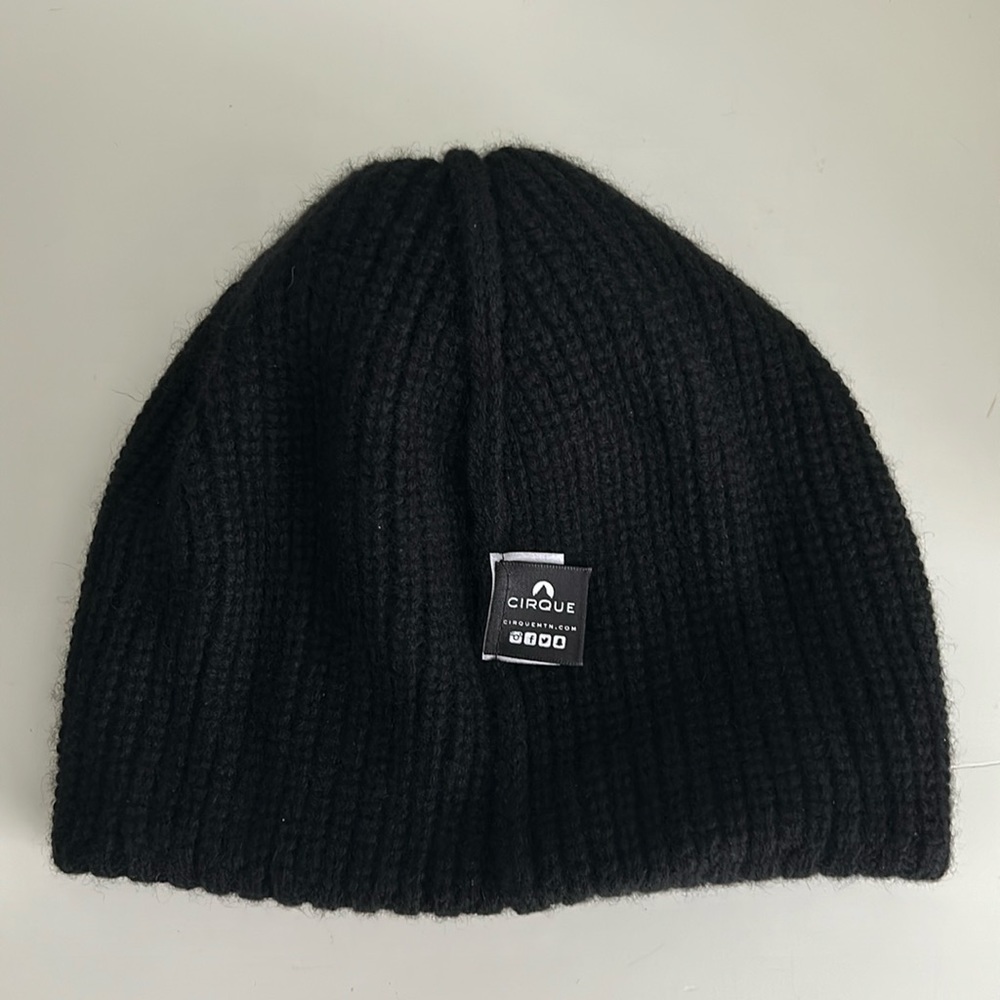 Cirque Rare Telluride Black Cashmere Beanie Hat with Faux Fur Pompom - Picture 4 of 6